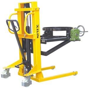 BYTD-35 350 kg 1,9 méter emelésű hordóborító adapterrel hidraulikus kézi hordóemelő. Gyári, közvetlen importból, 2 év garanciával! BYTD-35 350 kg 1,9 méter emelésű hordóborító adapterrel hidraulikus kézi hordóemelő. Gyári, közvetlen importból, 2 év garanciával!