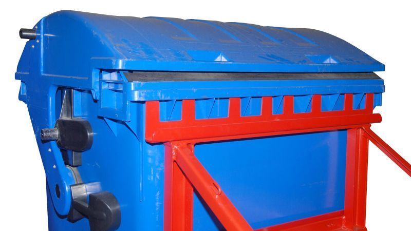 MGB hullladékgyüjtő konténer emelő továbbító adapter 1100 literes konténerhez. Targonca villára húzható szemetes konténer emelő szerkezet MGB hullladékgyüjtő konténer emelő továbbító adapter 1100 literes konténerhez. Targonca villára húzható szemetes konténer emelő szerkezet
