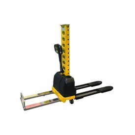   Önfelrakó, önbeemelő félelektromos targonca. 500 kg 1500 mm emelésre képes