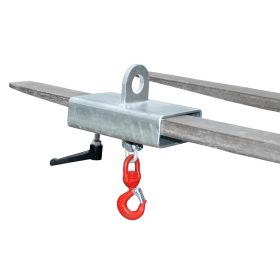 Horganyzott daruhorog villára húzva – targonca daru adapter 1000 kg