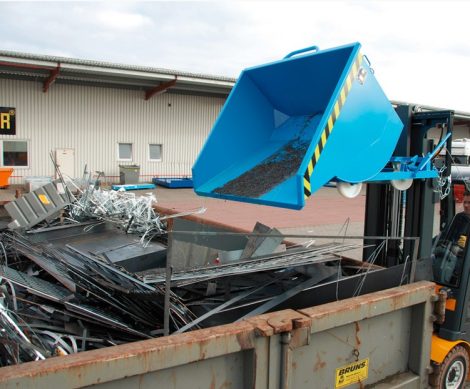 Targonca villára húzható dönthető fémreszelék tartály, 1 - 1,25 tonna teherbírással