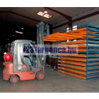 Villazsebekkel ellátott fémlemez tároló polcrendszer