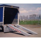 Mobil, hordozható teherautó rámpa, 300 cm hosszú, 800 kg/pár teherbírással, perem nélkül