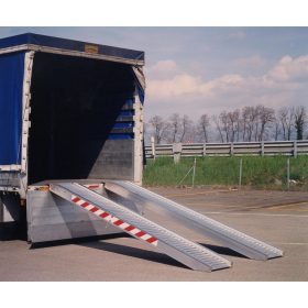 Peremes alumínium teherautó rámpa 360 cm – felhajtó rámpa 360 cm, 8500 kg/pár
